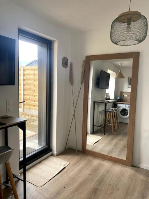 Entre Ville Et Campagne Appartement Cosy Avec Parking Et Terrasse Wood Coutiches Exterior foto