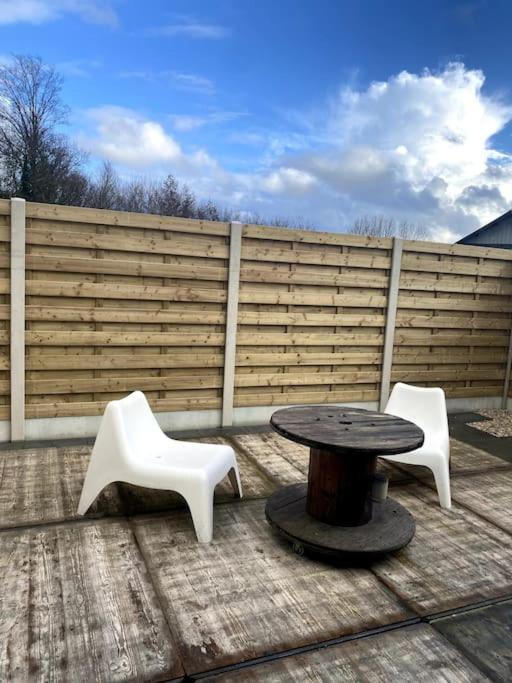 Entre Ville Et Campagne Appartement Cosy Avec Parking Et Terrasse Wood Coutiches Exterior foto